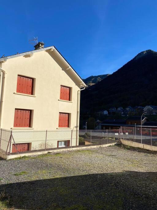 Appartement Au Centre Ville. Cauterets Dış mekan fotoğraf